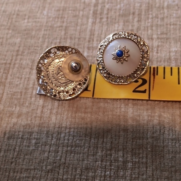 Vintage Faux Pearl Gold Tone Earrings - Picture 5 of 8